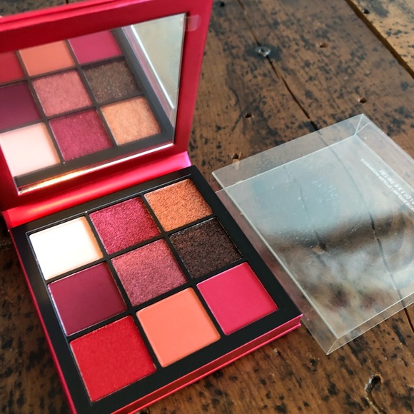 Huda Ruby Obsessions palette - Picture 2 of 3